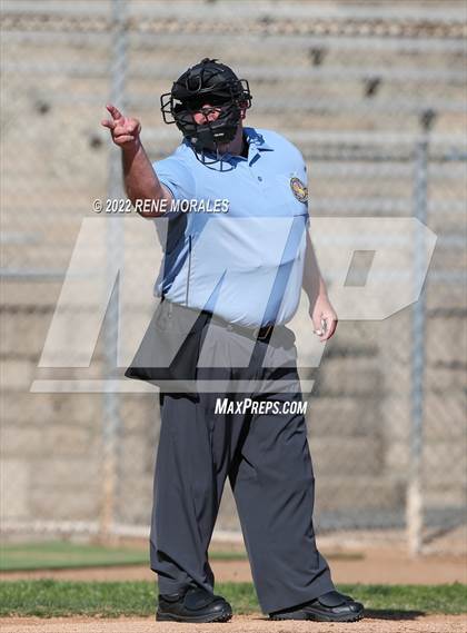 Thumbnail 2 in Salesian vs La Salle photogallery.