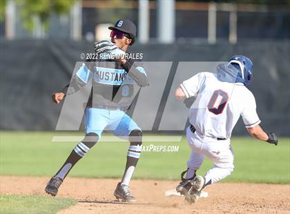Thumbnail 2 in Salesian vs La Salle photogallery.