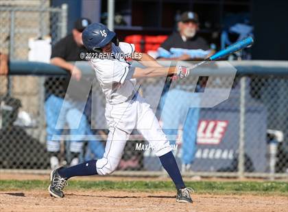 Thumbnail 3 in Salesian vs La Salle photogallery.