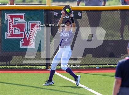 Thumbnail 3 in Guyer vs. Weslaco (UIL 6A Softball Semifinal) photogallery.