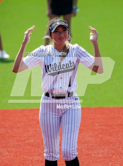 Thumbnail 2 in Guyer vs. Weslaco (UIL 6A Softball Semifinal) photogallery.