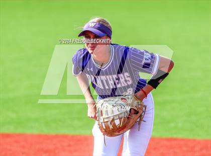 Thumbnail 2 in Guyer vs. Weslaco (UIL 6A Softball Semifinal) photogallery.