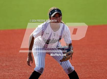 Thumbnail 2 in Guyer vs. Weslaco (UIL 6A Softball Semifinal) photogallery.