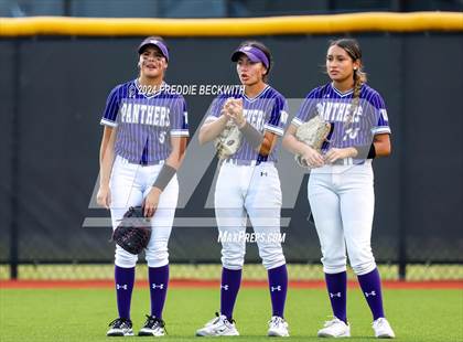 Thumbnail 3 in Guyer vs. Weslaco (UIL 6A Softball Semifinal) photogallery.