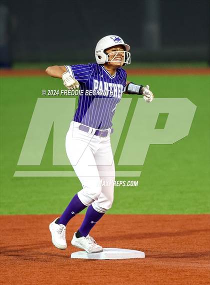 Thumbnail 3 in Guyer vs. Weslaco (UIL 6A Softball Semifinal) photogallery.