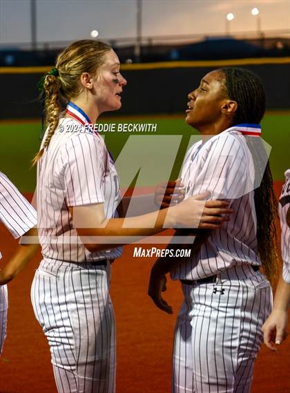 Thumbnail 2 in Guyer vs. Weslaco (UIL 6A Softball Semifinal) photogallery.