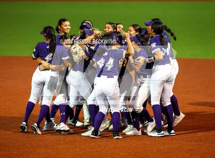 Thumbnail 2 in Guyer vs. Weslaco (UIL 6A Softball Semifinal) photogallery.