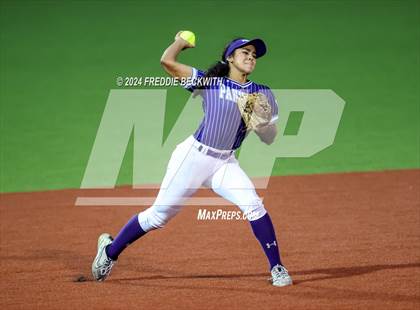 Thumbnail 2 in Guyer vs. Weslaco (UIL 6A Softball Semifinal) photogallery.