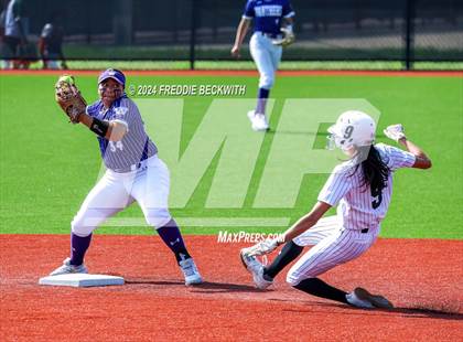 Thumbnail 3 in Guyer vs. Weslaco (UIL 6A Softball Semifinal) photogallery.