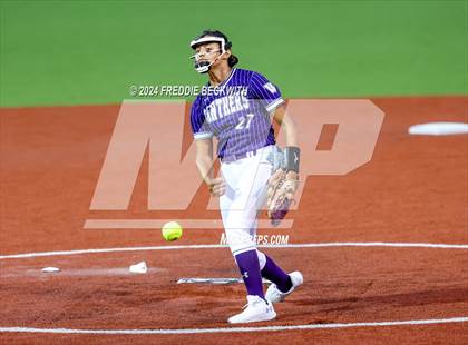 Thumbnail 3 in Guyer vs. Weslaco (UIL 6A Softball Semifinal) photogallery.