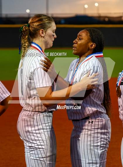 Thumbnail 1 in Guyer vs. Weslaco (UIL 6A Softball Semifinal) photogallery.