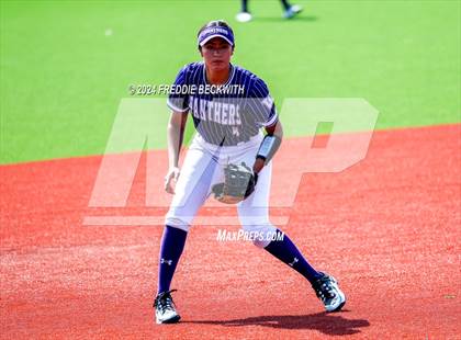 Thumbnail 2 in Guyer vs. Weslaco (UIL 6A Softball Semifinal) photogallery.