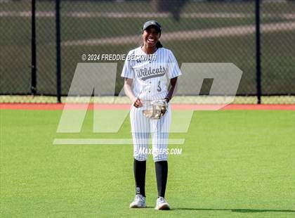 Thumbnail 2 in Guyer vs. Weslaco (UIL 6A Softball Semifinal) photogallery.