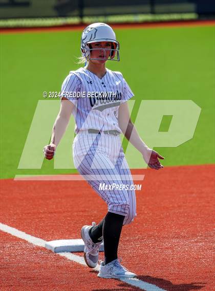 Thumbnail 1 in Guyer vs. Weslaco (UIL 6A Softball Semifinal) photogallery.