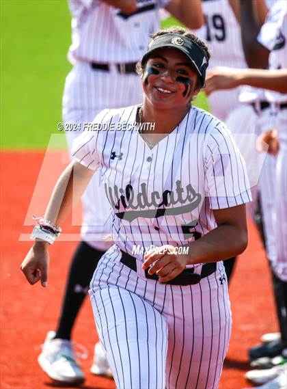 Thumbnail 3 in Guyer vs. Weslaco (UIL 6A Softball Semifinal) photogallery.