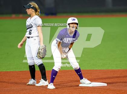 Thumbnail 2 in Guyer vs. Weslaco (UIL 6A Softball Semifinal) photogallery.