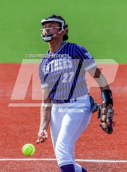Thumbnail 2 in Guyer vs. Weslaco (UIL 6A Softball Semifinal) photogallery.