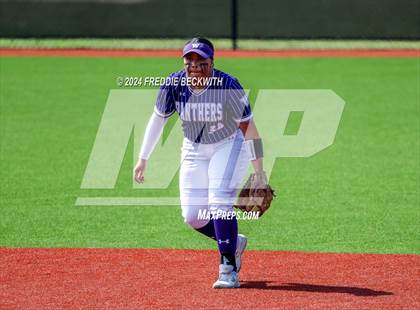 Thumbnail 2 in Guyer vs. Weslaco (UIL 6A Softball Semifinal) photogallery.