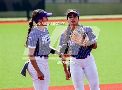 Thumbnail 1 in Guyer vs. Weslaco (UIL 6A Softball Semifinal) photogallery.