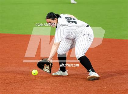 Thumbnail 1 in Guyer vs. Weslaco (UIL 6A Softball Semifinal) photogallery.