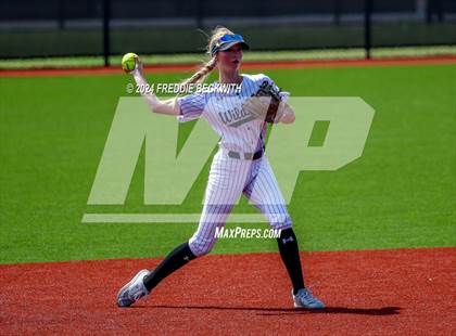Thumbnail 2 in Guyer vs. Weslaco (UIL 6A Softball Semifinal) photogallery.
