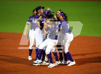 Thumbnail 1 in Guyer vs. Weslaco (UIL 6A Softball Semifinal) photogallery.