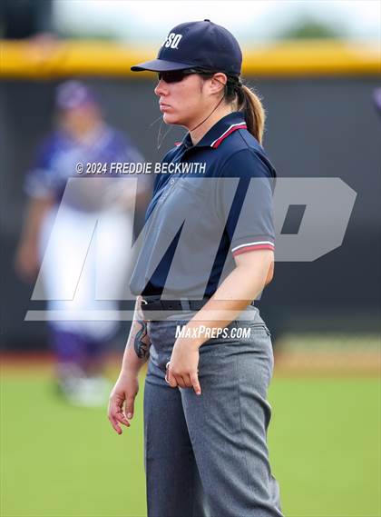 Thumbnail 2 in Guyer vs. Weslaco (UIL 6A Softball Semifinal) photogallery.