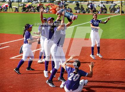 Thumbnail 3 in Guyer vs. Weslaco (UIL 6A Softball Semifinal) photogallery.