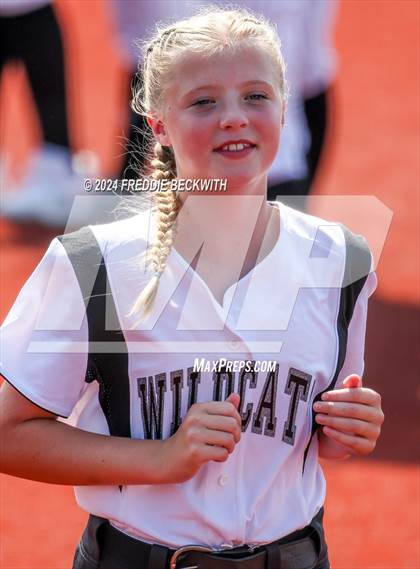 Thumbnail 3 in Guyer vs. Weslaco (UIL 6A Softball Semifinal) photogallery.