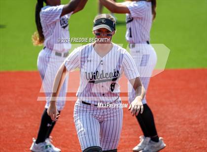 Thumbnail 1 in Guyer vs. Weslaco (UIL 6A Softball Semifinal) photogallery.