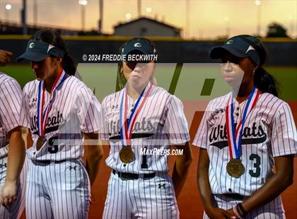 Thumbnail 1 in Guyer vs. Weslaco (UIL 6A Softball Semifinal) photogallery.