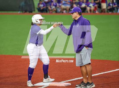 Thumbnail 2 in Guyer vs. Weslaco (UIL 6A Softball Semifinal) photogallery.