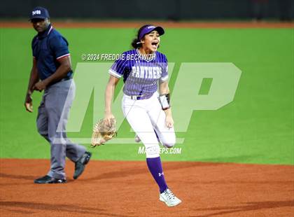 Thumbnail 1 in Guyer vs. Weslaco (UIL 6A Softball Semifinal) photogallery.