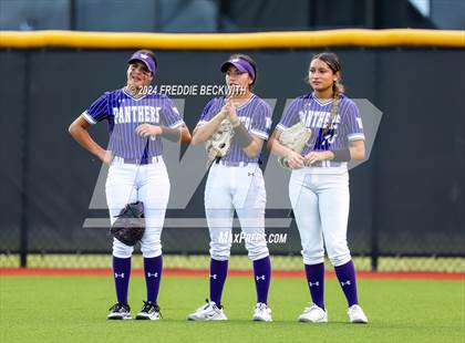 Thumbnail 2 in Guyer vs. Weslaco (UIL 6A Softball Semifinal) photogallery.