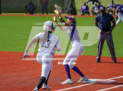 Thumbnail 2 in Guyer vs. Weslaco (UIL 6A Softball Semifinal) photogallery.
