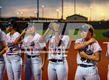 Thumbnail 3 in Guyer vs. Weslaco (UIL 6A Softball Semifinal) photogallery.