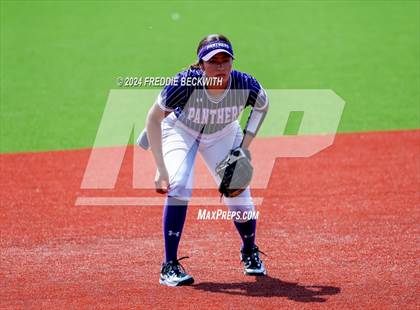 Thumbnail 3 in Guyer vs. Weslaco (UIL 6A Softball Semifinal) photogallery.