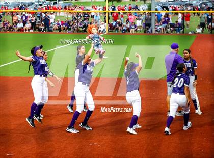 Thumbnail 3 in Guyer vs. Weslaco (UIL 6A Softball Semifinal) photogallery.
