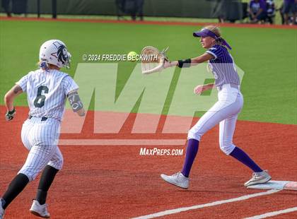 Thumbnail 2 in Guyer vs. Weslaco (UIL 6A Softball Semifinal) photogallery.