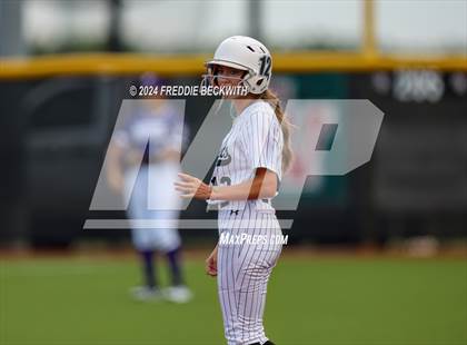Thumbnail 3 in Guyer vs. Weslaco (UIL 6A Softball Semifinal) photogallery.