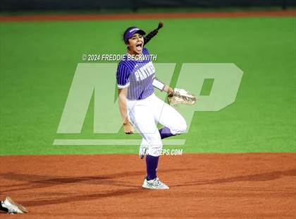 Thumbnail 1 in Guyer vs. Weslaco (UIL 6A Softball Semifinal) photogallery.