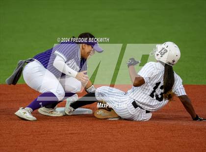 Thumbnail 2 in Guyer vs. Weslaco (UIL 6A Softball Semifinal) photogallery.