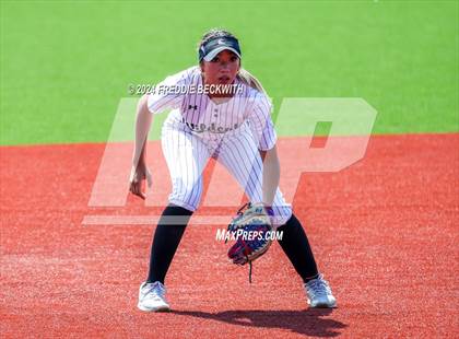 Thumbnail 3 in Guyer vs. Weslaco (UIL 6A Softball Semifinal) photogallery.