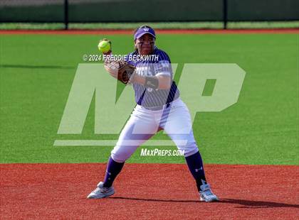 Thumbnail 2 in Guyer vs. Weslaco (UIL 6A Softball Semifinal) photogallery.