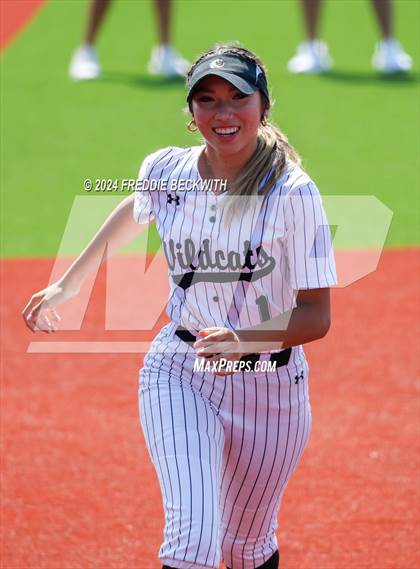 Thumbnail 3 in Guyer vs. Weslaco (UIL 6A Softball Semifinal) photogallery.