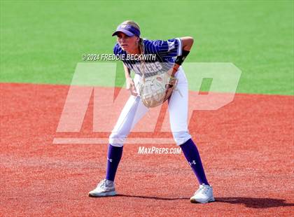 Thumbnail 2 in Guyer vs. Weslaco (UIL 6A Softball Semifinal) photogallery.