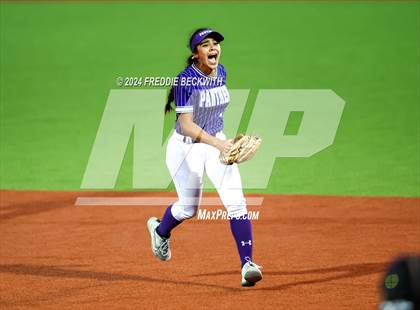 Thumbnail 2 in Guyer vs. Weslaco (UIL 6A Softball Semifinal) photogallery.