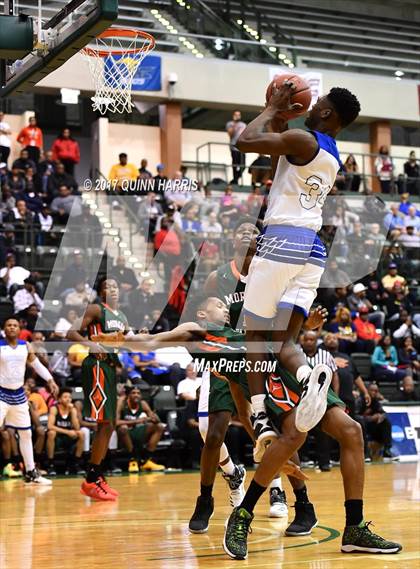 Thumbnail 2 in Morgan Park vs. Curie (CPHSAA Semifinal) photogallery.