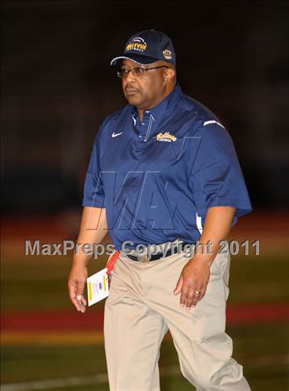 Thumbnail 3 in Bellevue vs. Oaks Christian (Mission Viejo Football Classic) photogallery.