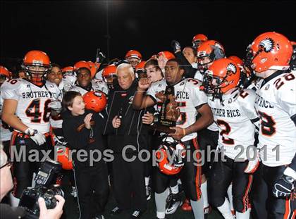 Thumbnail 2 in Brother Rice vs Harrison (MHSAA D2 Final) photogallery.